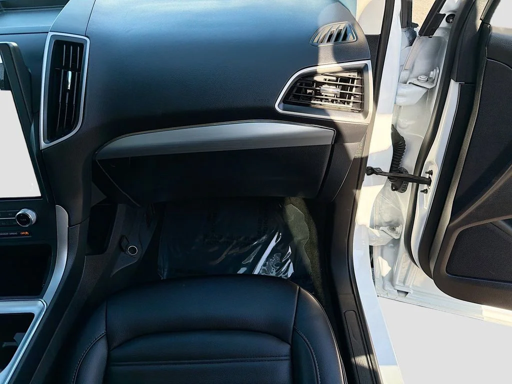 Used 2022 White Ford SEL image 16