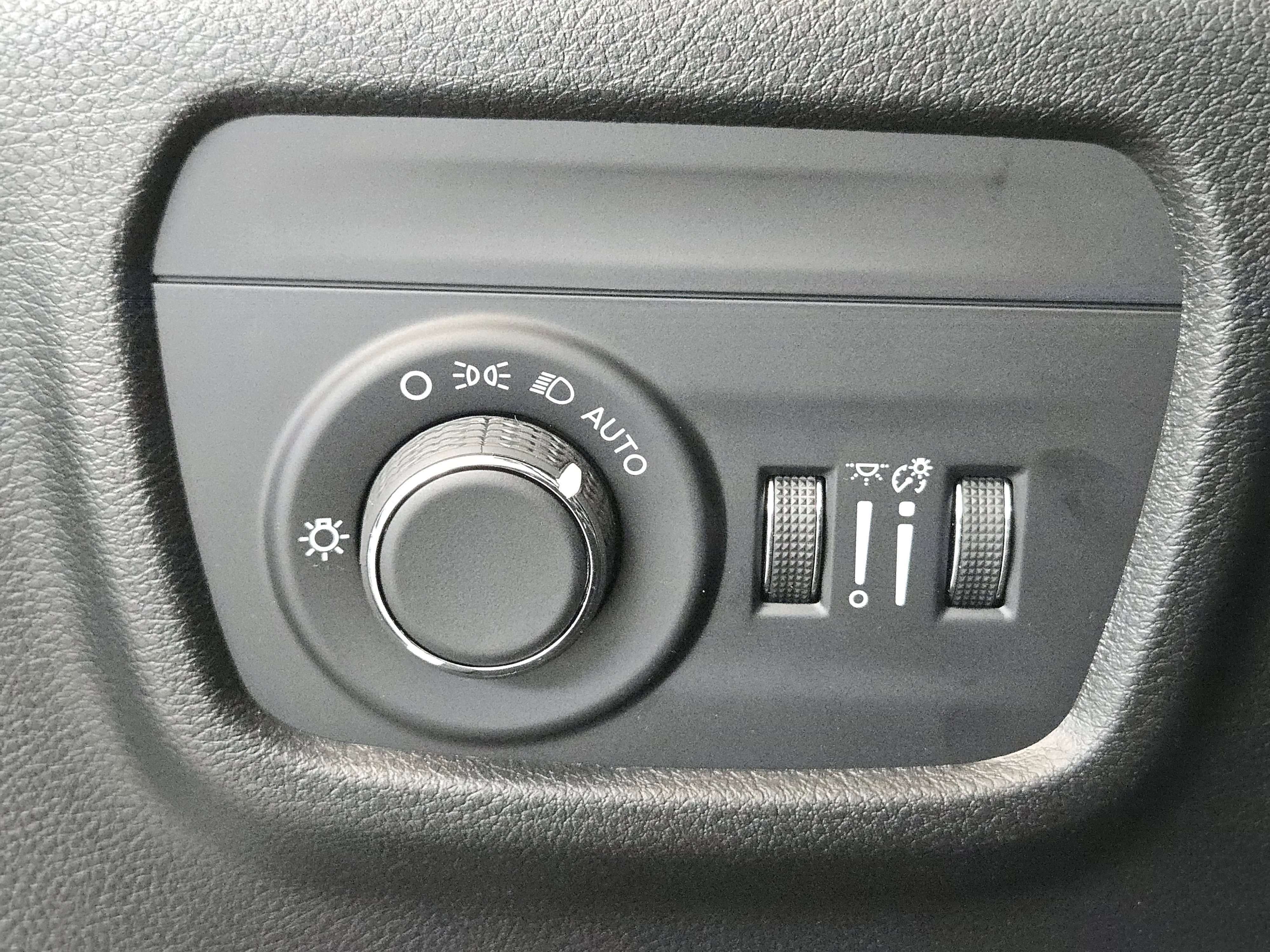 New 2026 Bright White Clear-Coat Exterior Paint Jeep Laredo Altitude image 16