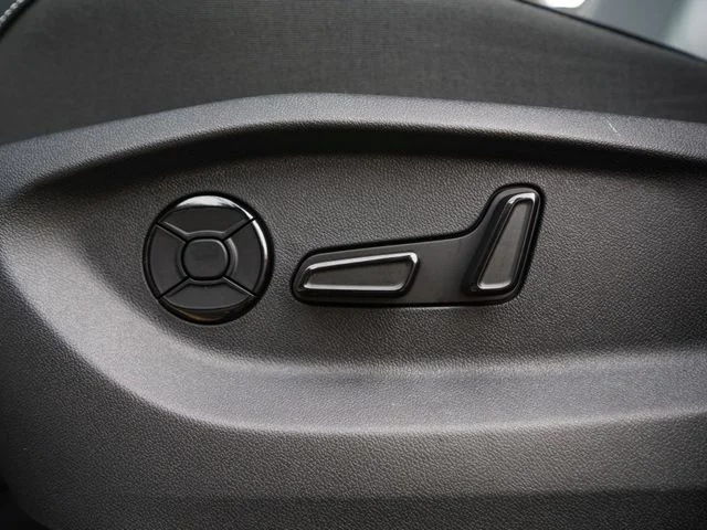 New 2026 White/off-white Volkswagen 2.0T SE image 15