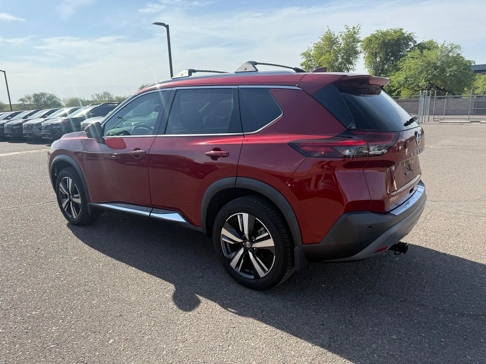 Used 2021 Scarlet Ember Tintcoat Nissan SL image 6