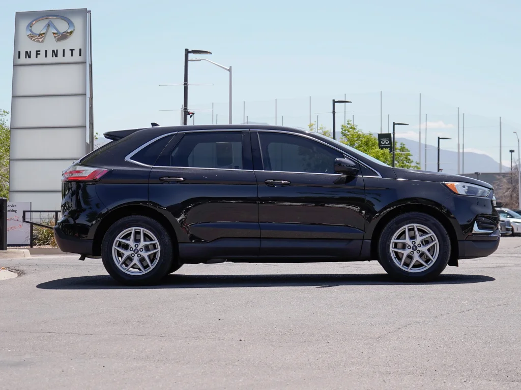 Used 2022 Agate Black Metallic Ford SEL image 10