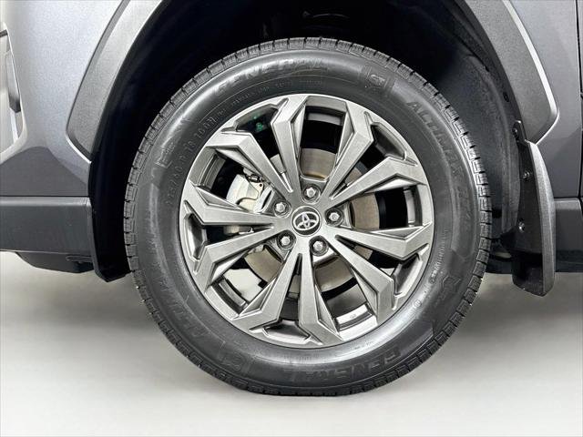 Certified Used 2024 MAGNETIC GRAY MET. Toyota  image 46