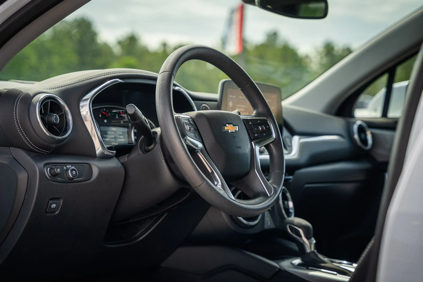 Used 2024 White Chevrolet LT image 19