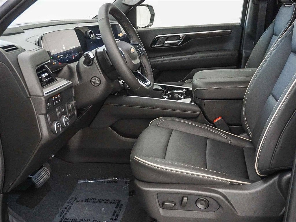 2026 Chevrolet Suburban Premier - Photo 17