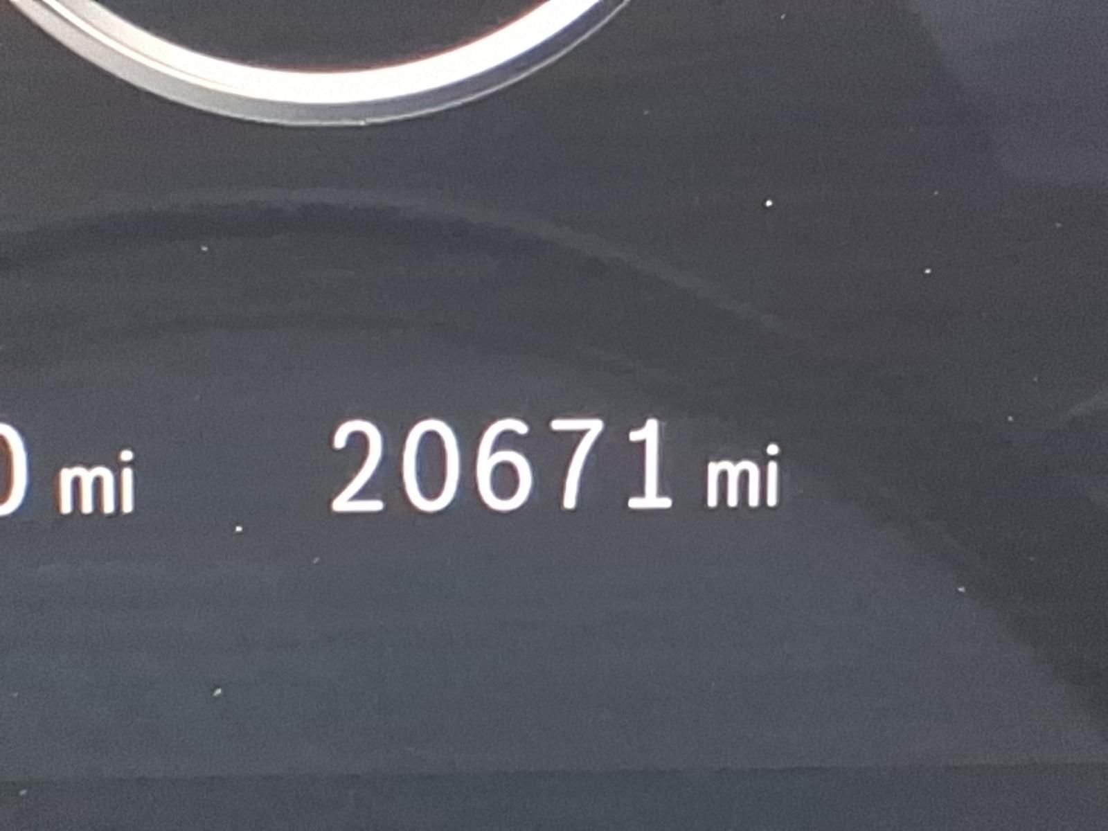 Used 2025 White Mercedes-Benz GLC 300 image 24