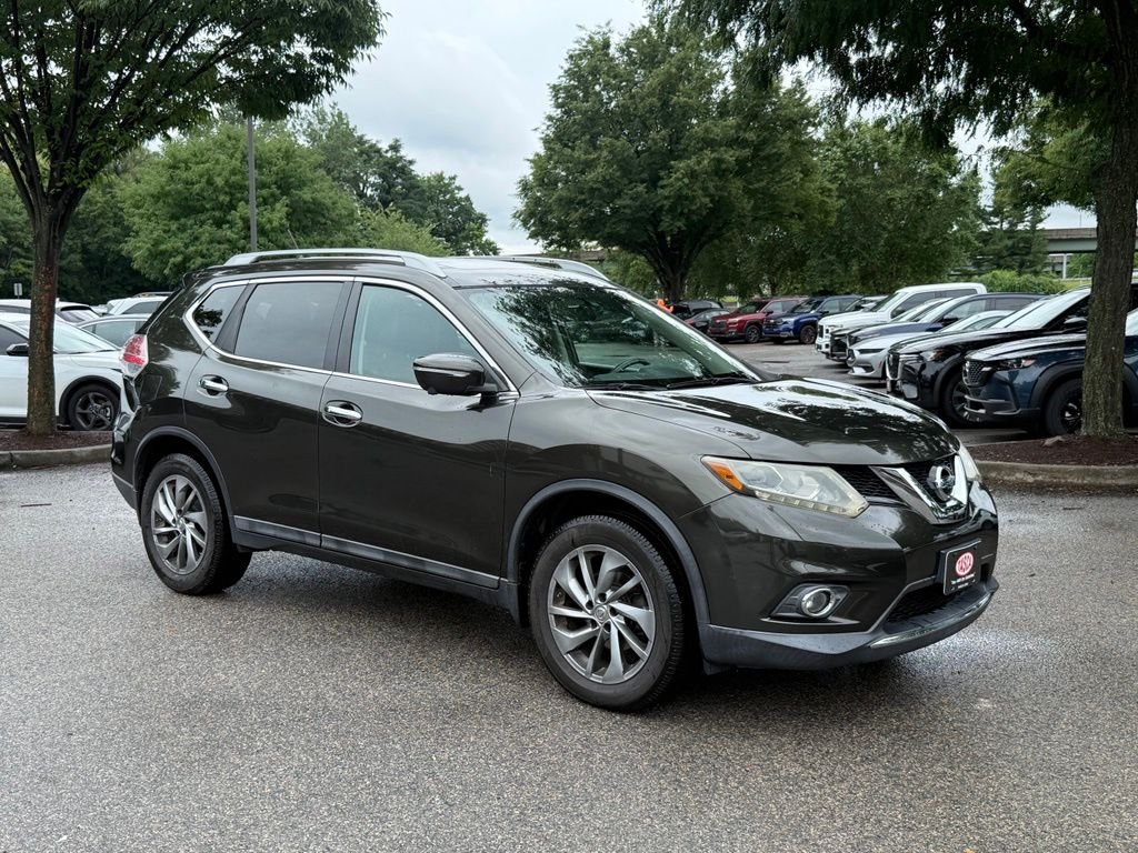 Used 2015 Green Nissan SL image 1