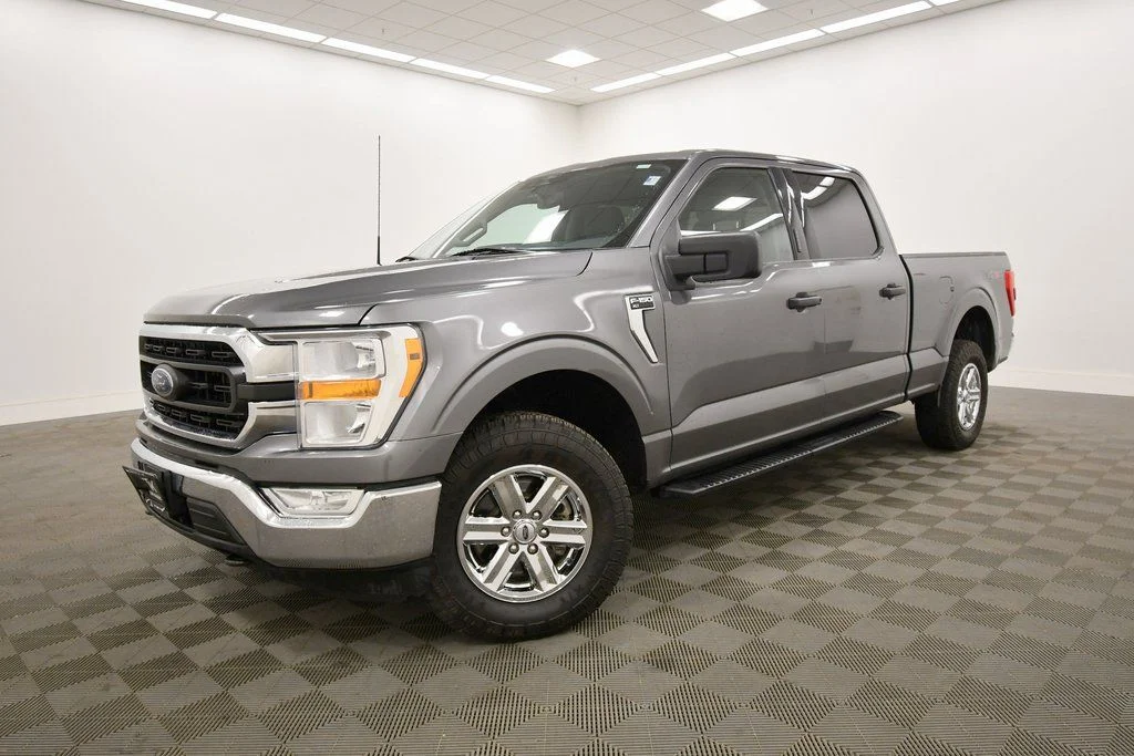 Used 2022 Gray Ford XLT image 2