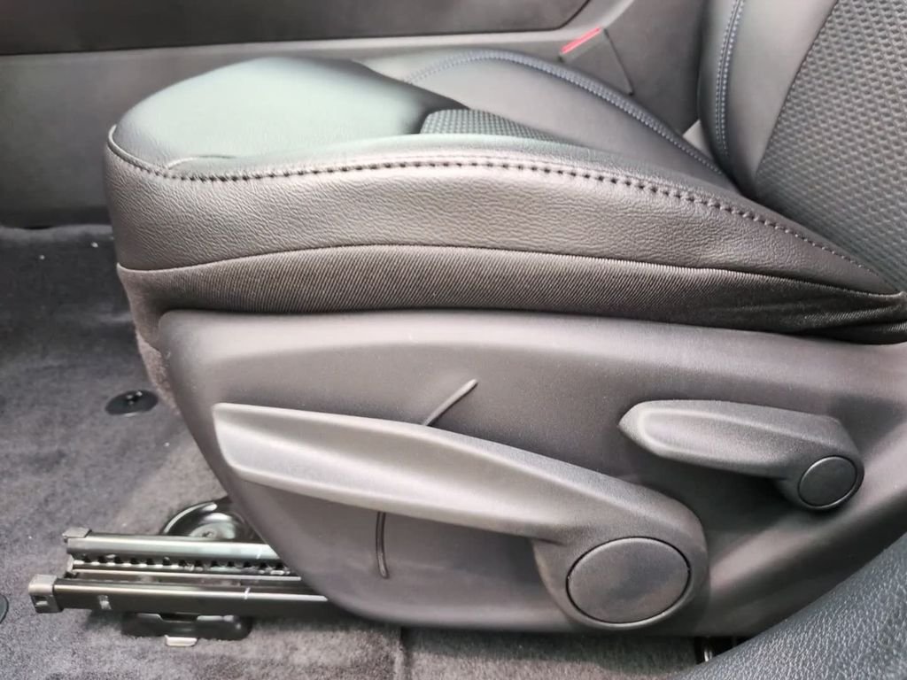 New 2026 Fathom Blue Pearl Coat Jeep Latitude image 15