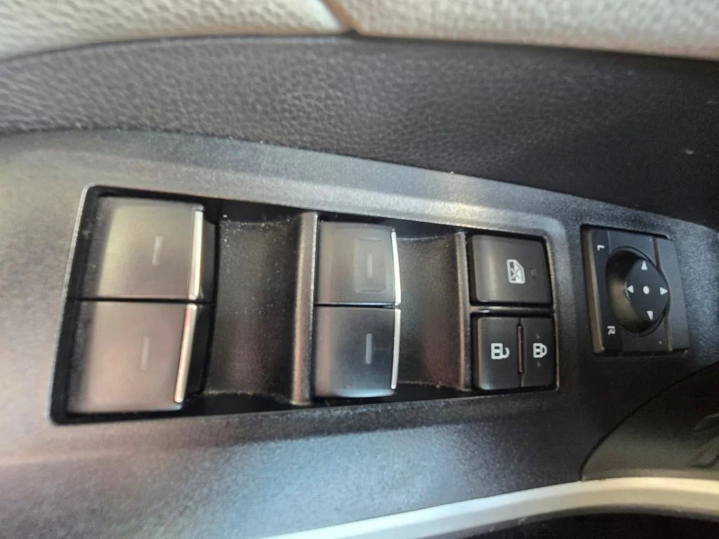 Used 2025  Toyota XLE image 17