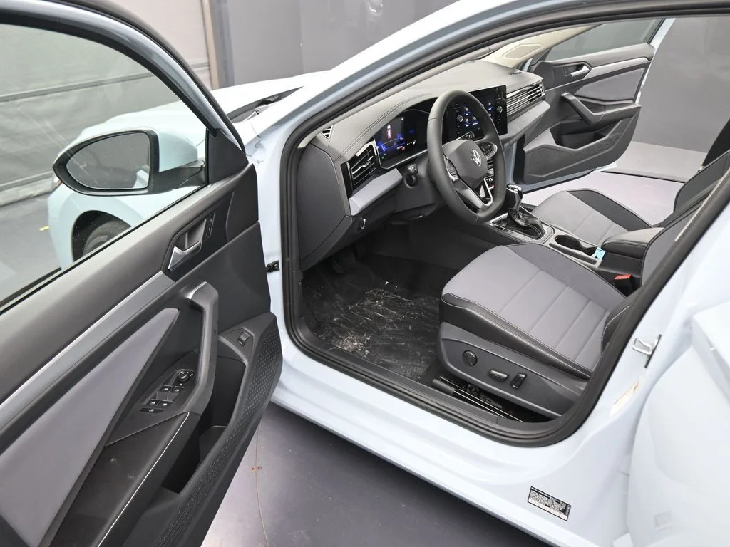 2026 Volkswagen Jetta SE - Photo 37