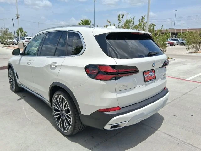 New 2026 Mineral White Metallic BMW sDrive40i image 4