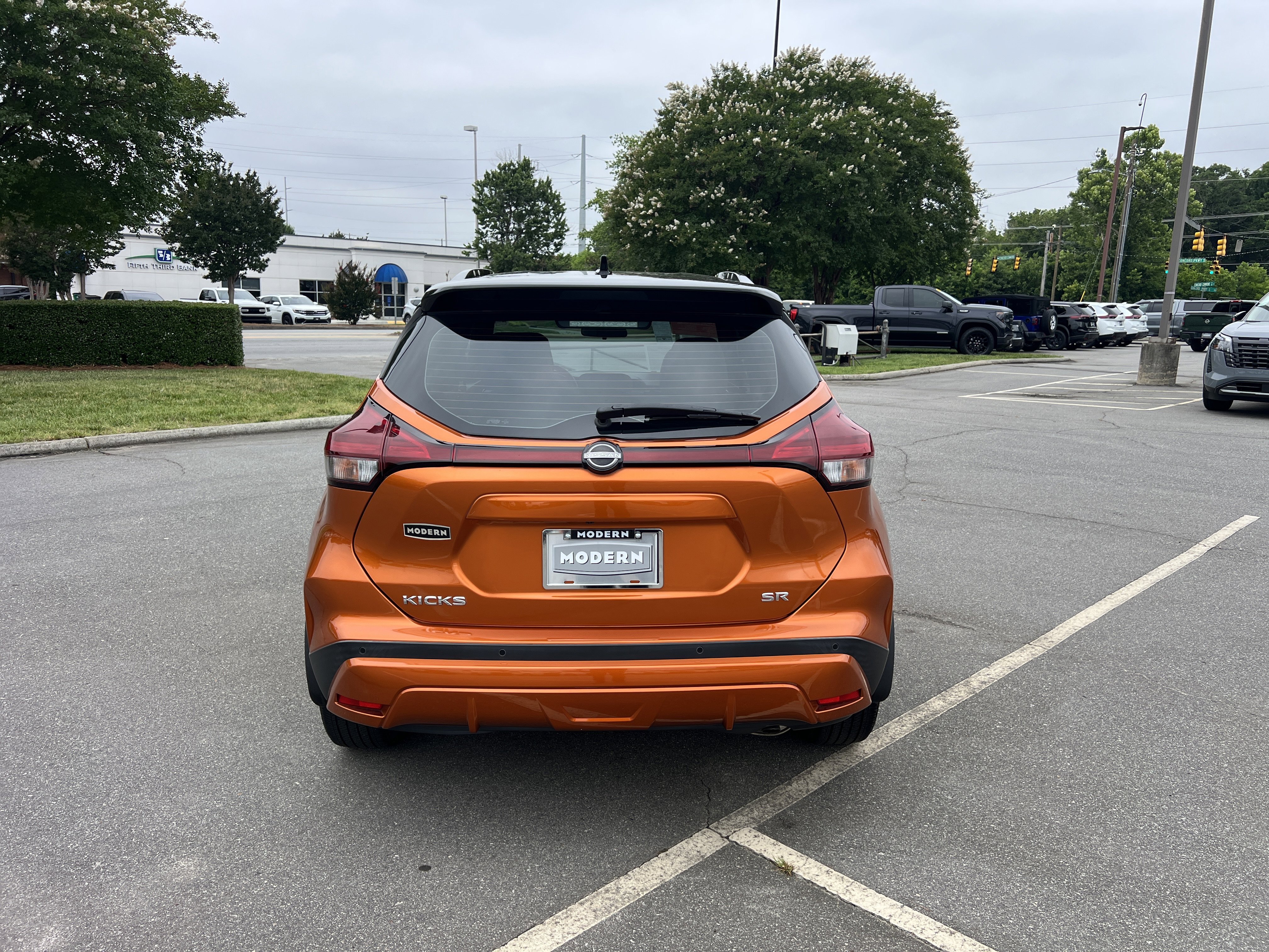 Certified Used 2023 Monarch Orange Metallic/Super Black Nissan SR image 6