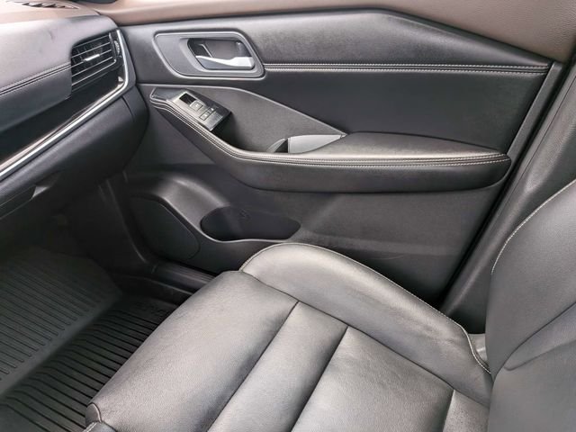 Used 2023 Gray Nissan SL image 19