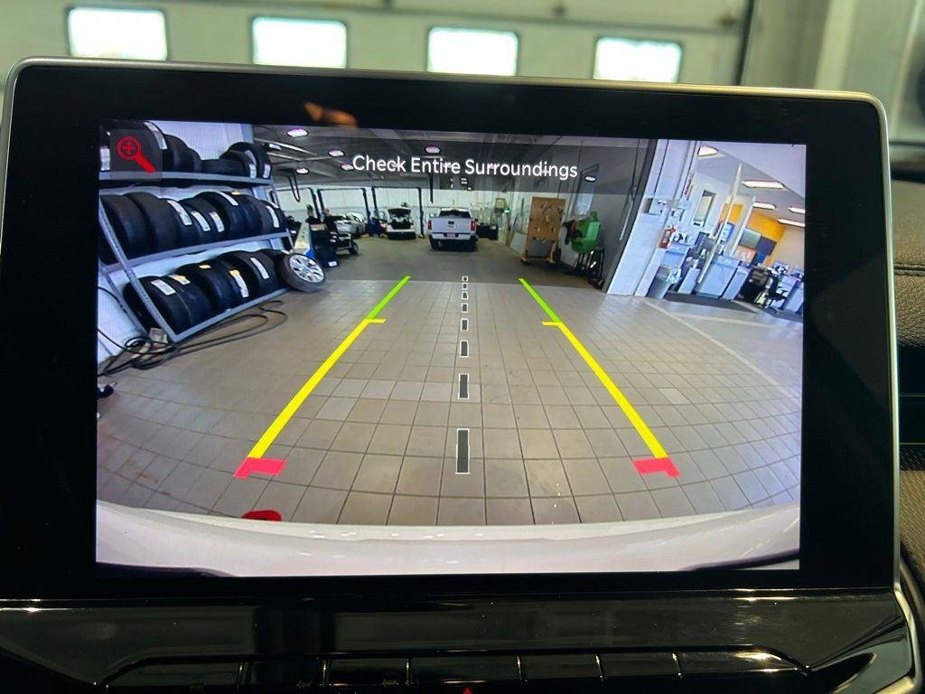 Used 2022 Bright White Clearcoat Jeep Trailhawk image 20