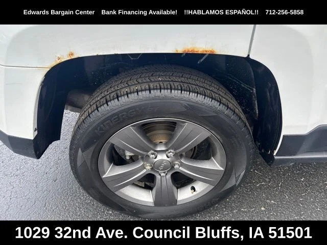 Used 2015 White Jeep Latitude image 8