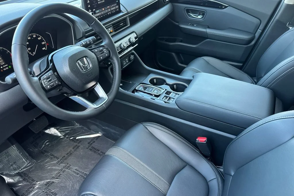 Used 2025  Honda Touring image 10