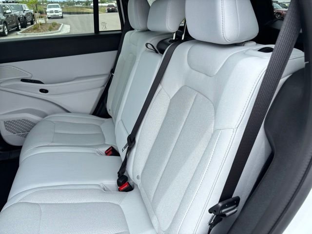 New 2026 Bright White Clear-Coat Exterior Paint Jeep Laredo image 15