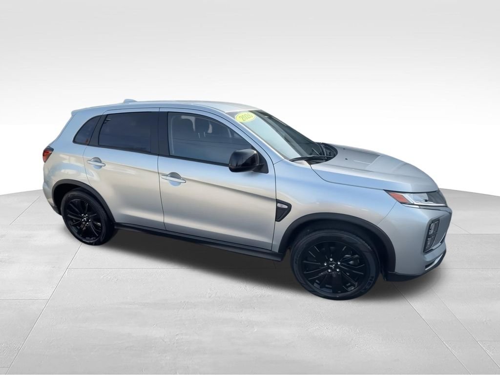New 2026 Silver Mitsubishi 2.0 LE image 2