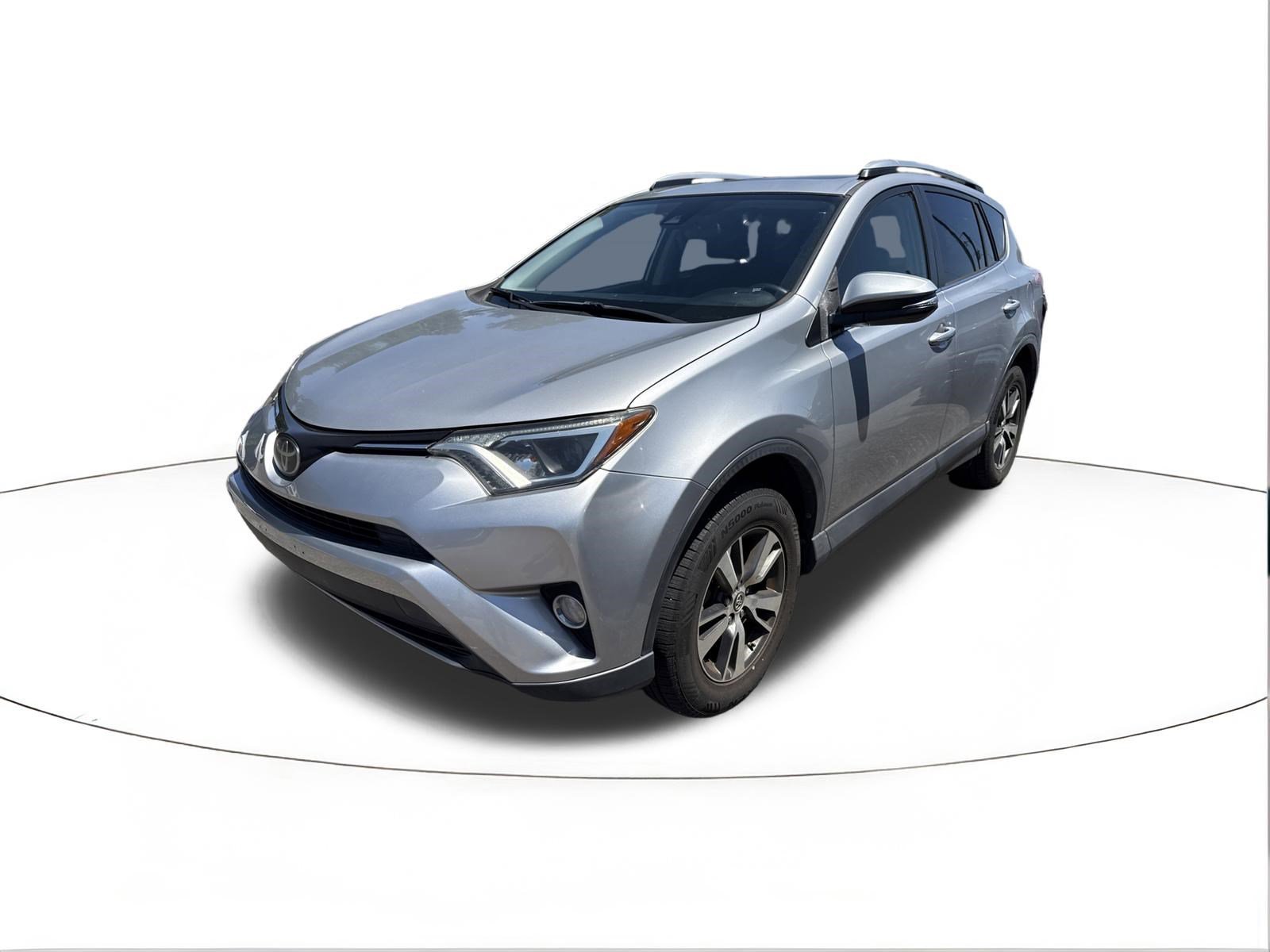 Used 2018 Silver Sky Metallic Toyota XLE image 4
