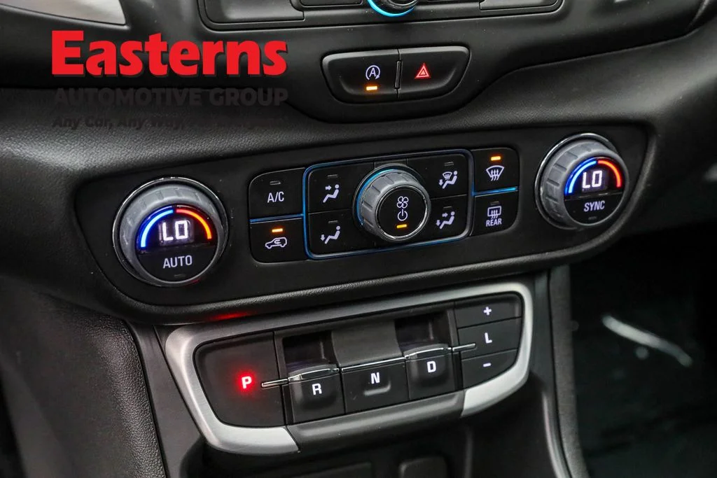 Used 2023 White GMC SLE image 19