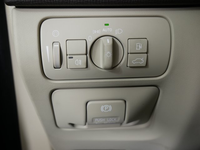 Used 2013 Ice White Volvo T6 w/ Platinum Pkg & Climate Pkg image 26