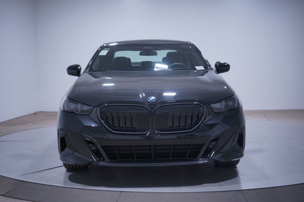 2026 Bmw 550e xDrive photo 3