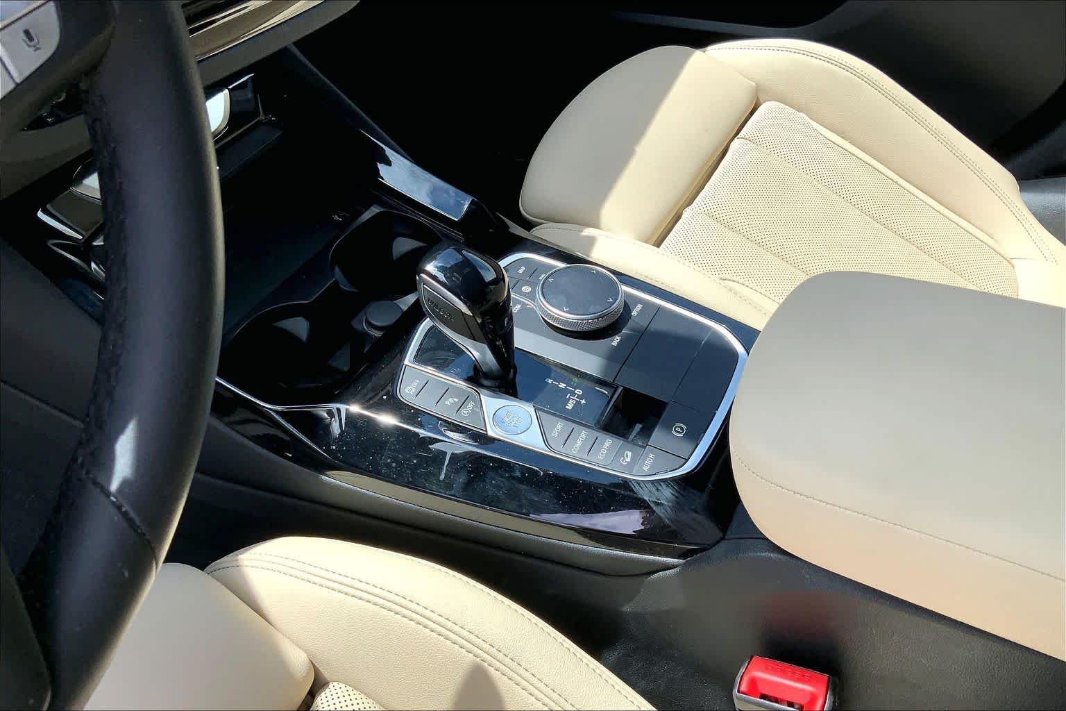 Used 2024 Mineral White Metallic BMW xDrive30i image 16