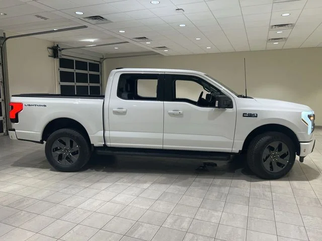2025 Ford F-150 Lightning Flash - Photo 6