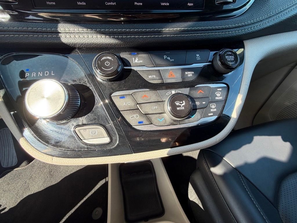 Used 2023 Silver Chrysler Touring L image 23