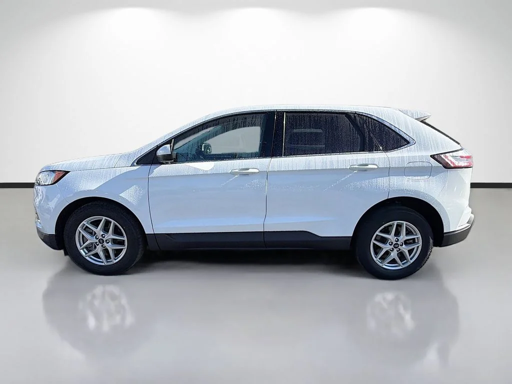 Used 2022 White Ford SEL image 6