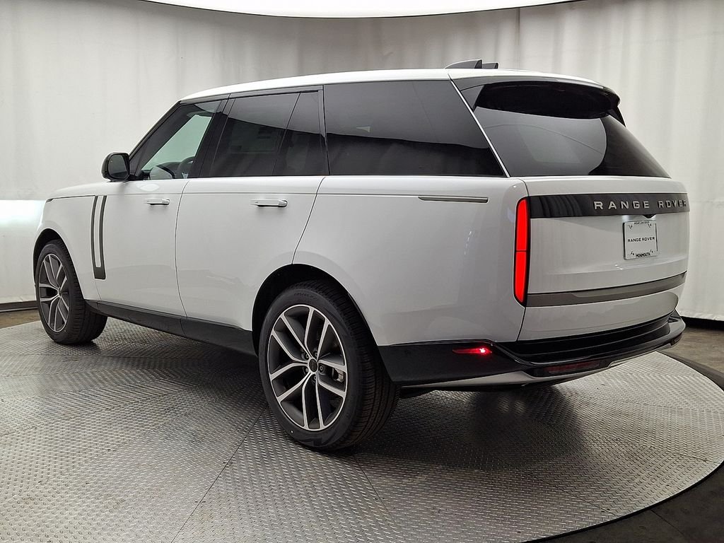 New 2026 Fuji White Land Rover SE image 4