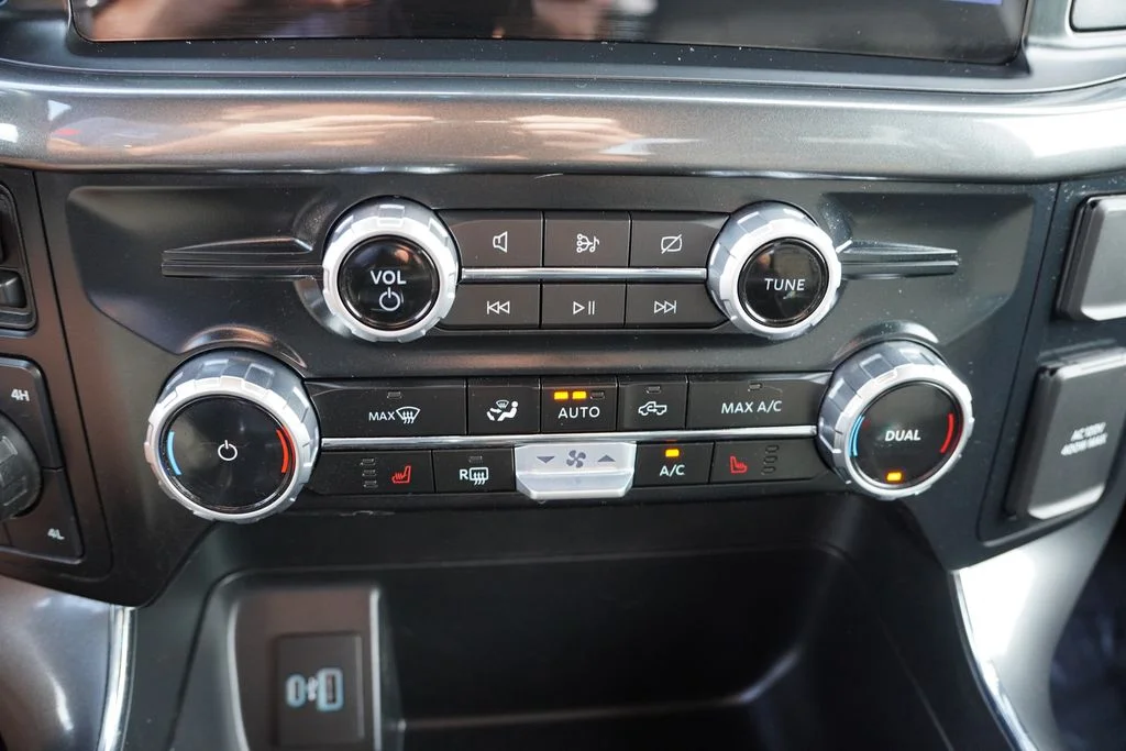 Used 2023 Black Ford XLT image 26