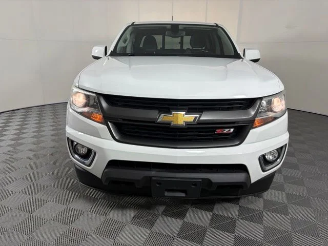 Used 2019 White Chevrolet Z71 image 3