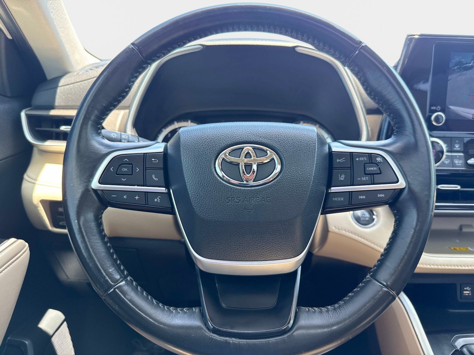 Used 2023 Wind Chill Pearl Toyota XLE image 27