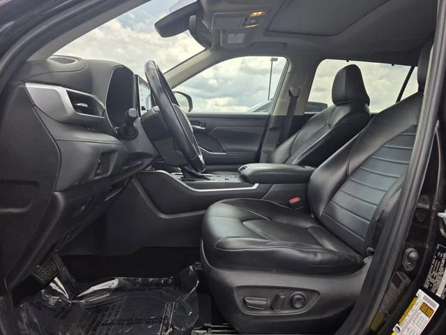 Used 2022 Black Toyota XLE image 12
