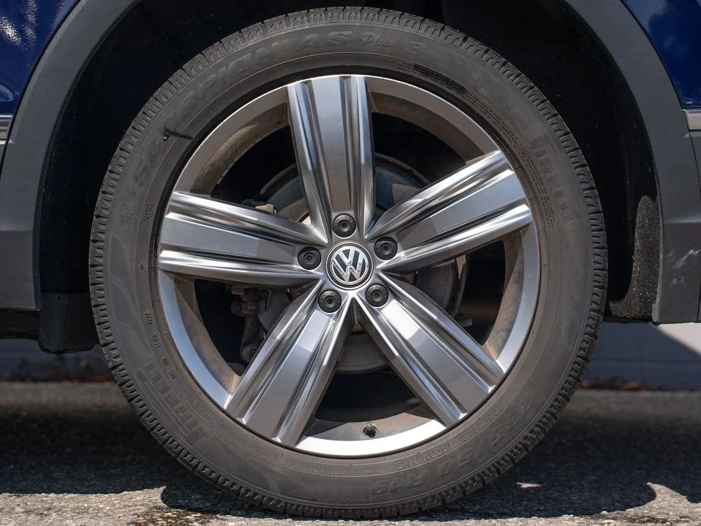 Used 2021 Atlantic Blue Metallic Volkswagen 2.0T SEL image 13