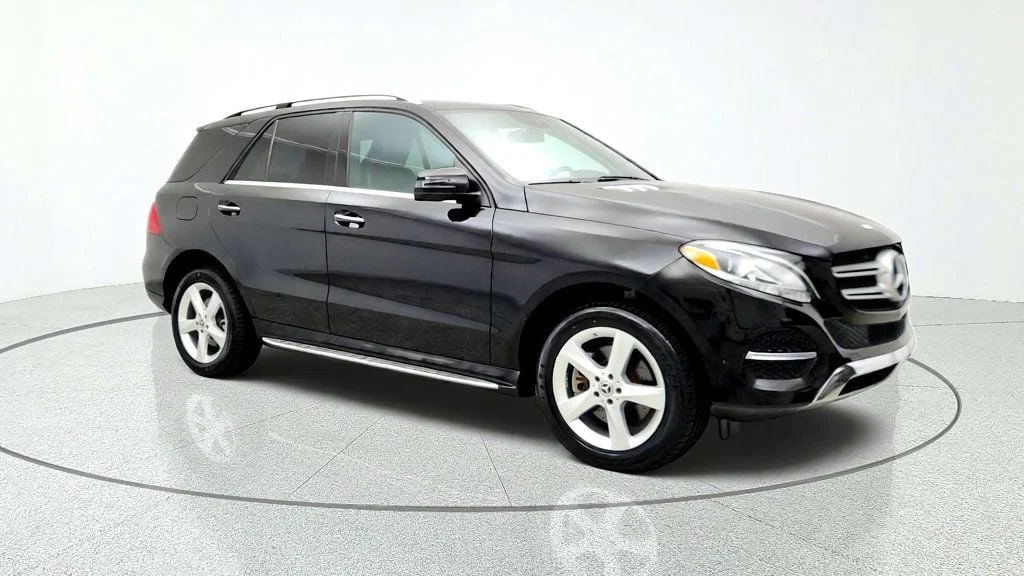 Used 2019 Black Mercedes-Benz GLE 400 4MATIC® SUV w/ Premium 1 & Parking Assist Pkgs image 3