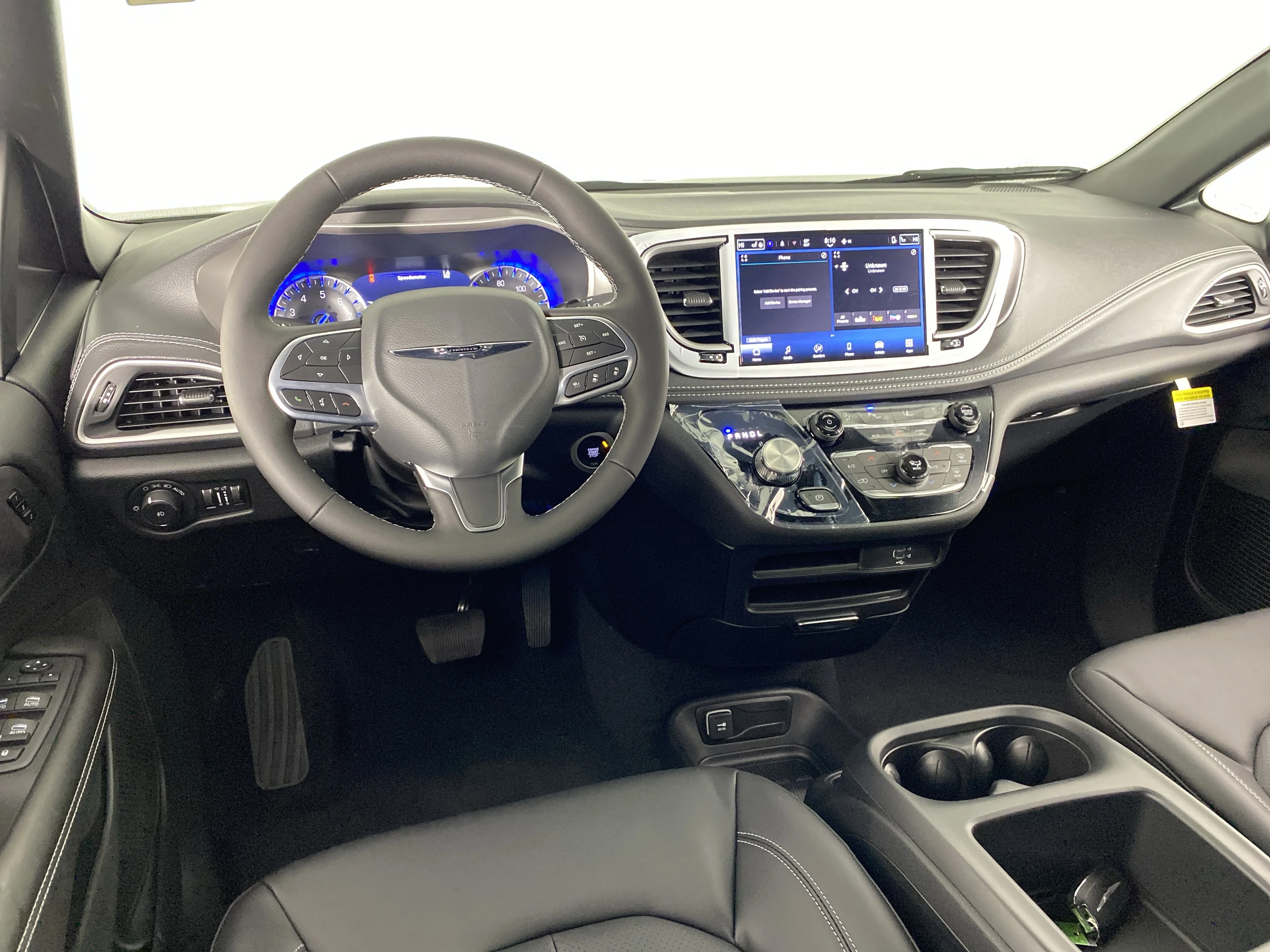 New 2026 Bright White Clear-Coat Exterior Paint Chrysler Select image 15
