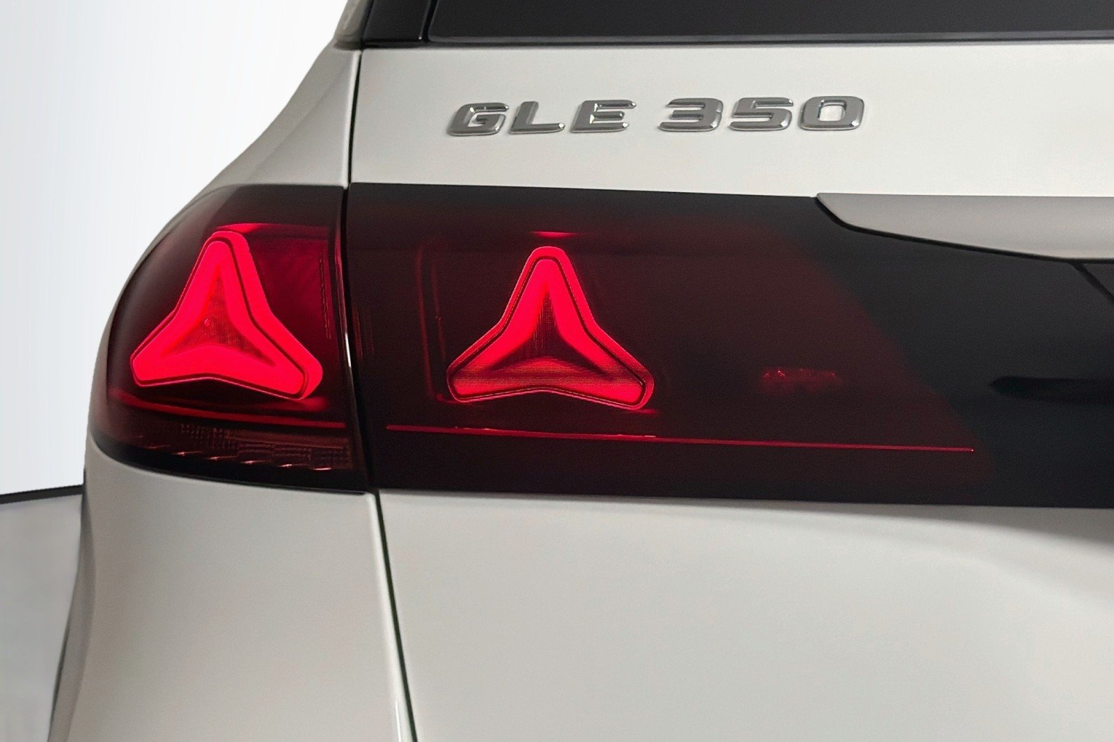 New 2027 Polar White Mercedes-Benz GLE 350 4MATIC® SUV image 16
