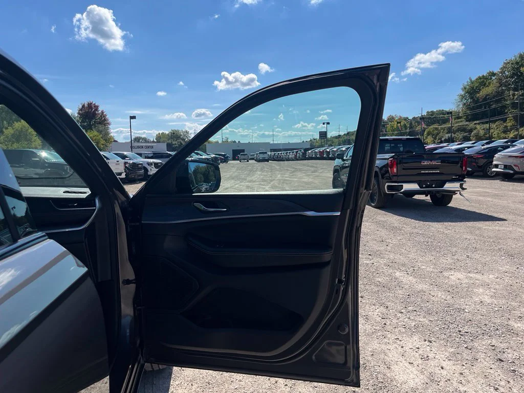 Used 2024 Gray Metallic Jeep Limited image 36