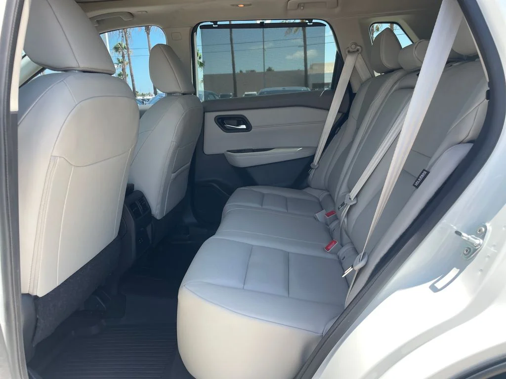 Used 2023 White Nissan SV image 25