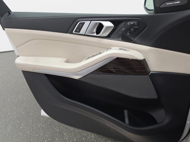 Certified Used 2024 Mineral White Metallic BMW xDrive40i image 22