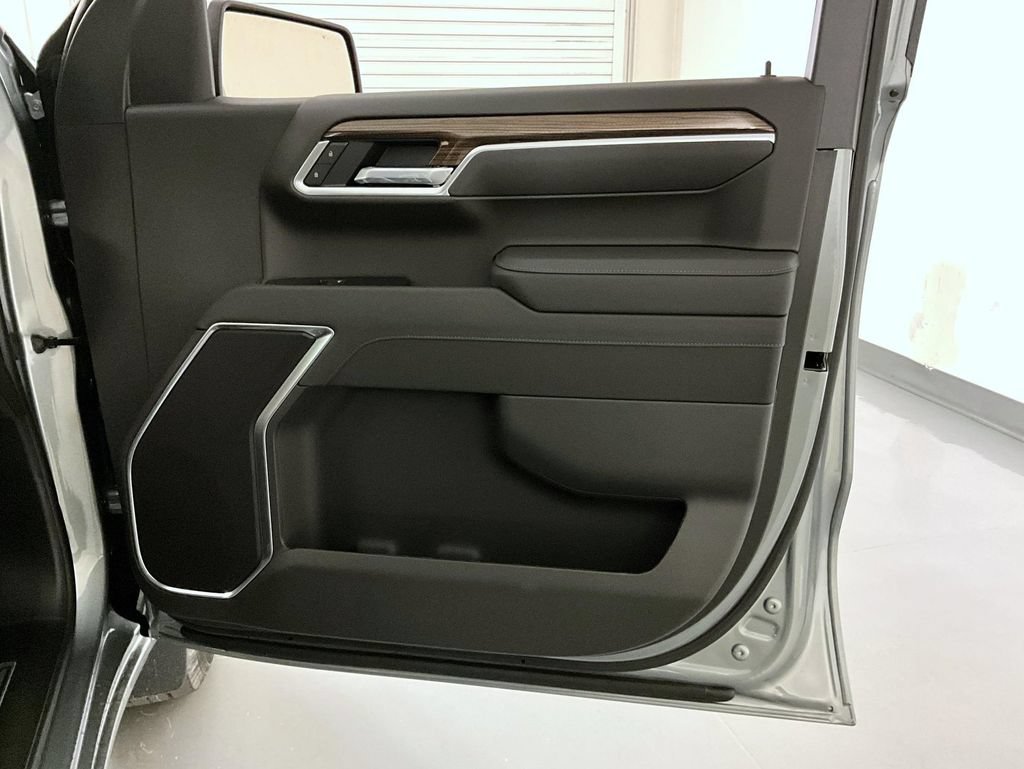 New 2026 Sterling Gray Metallic Chevrolet LT (2FL) image 16