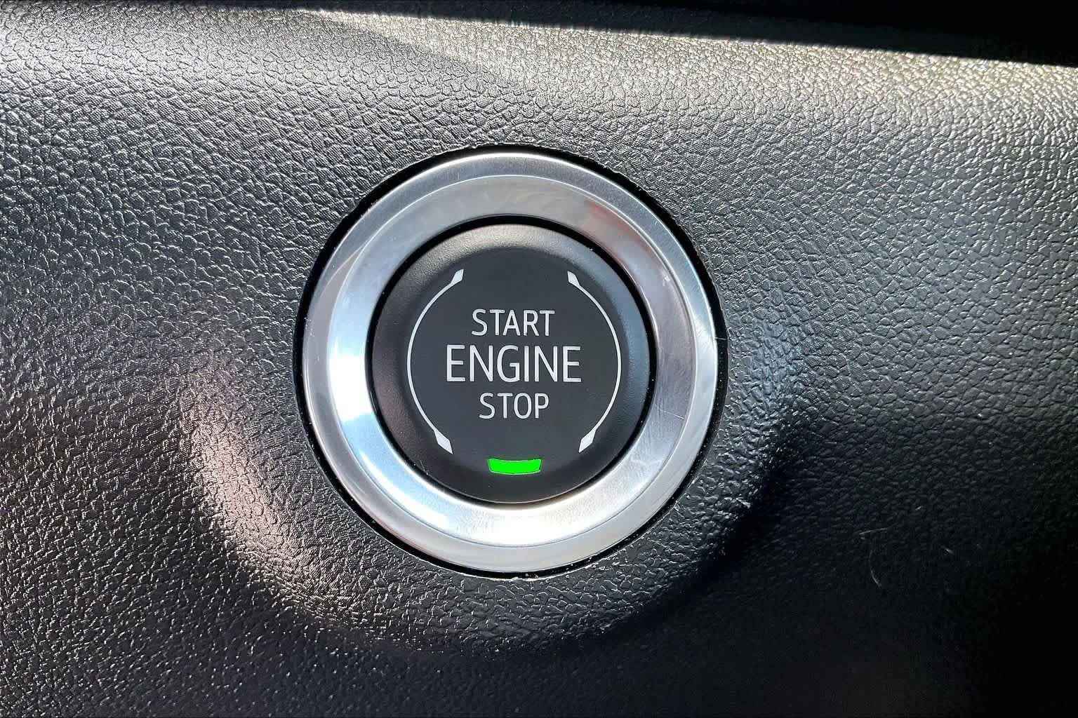Used 2026 Sterling Metallic GMC AWD Elevation image 32