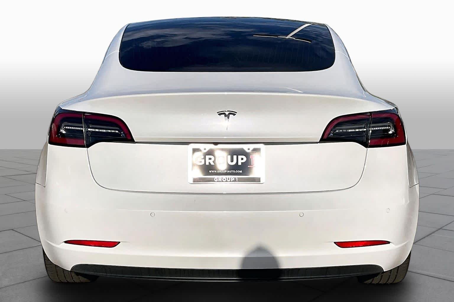 Used 2020 Pearl White Multi-Coat Tesla Standard Range image 4