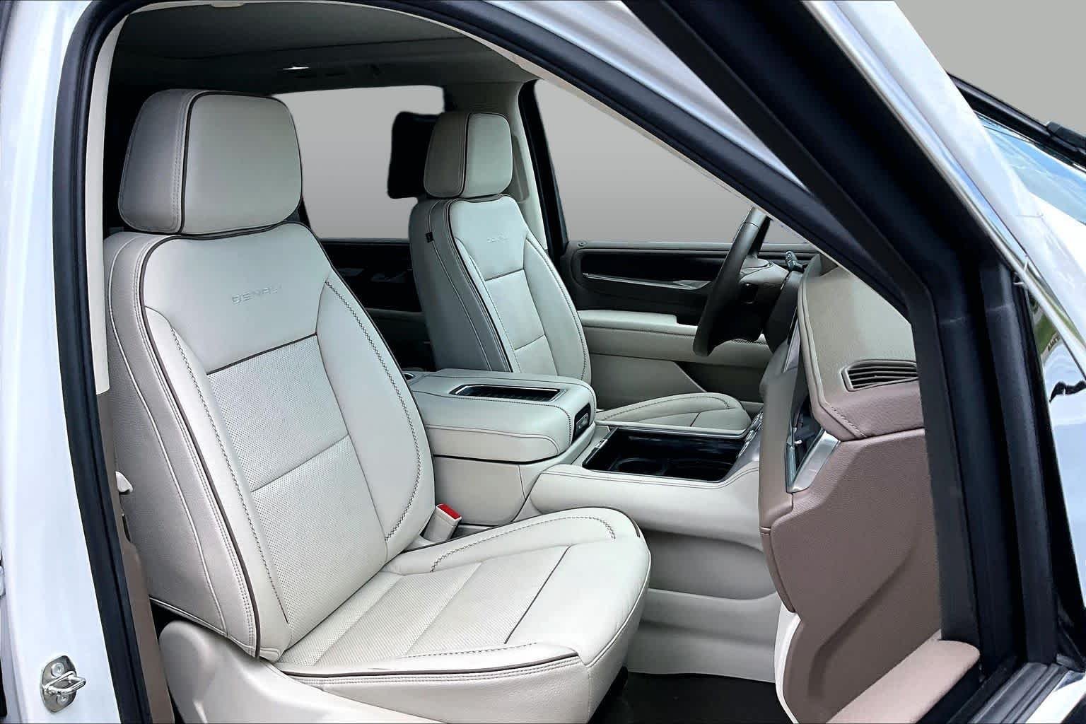 Used 2023 White Frost Tricoat GMC Denali image 9