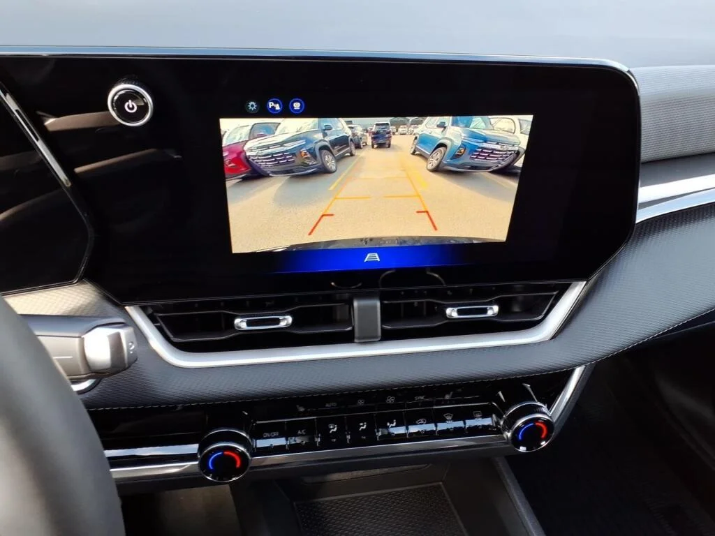 2027 Chevrolet Equinox LT - Photo 9