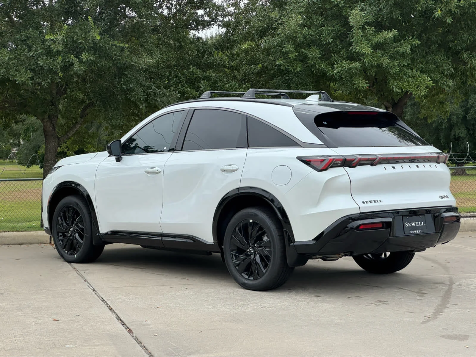 New 2027 RADIANT WHITE INFINITI Sport AWD image 4