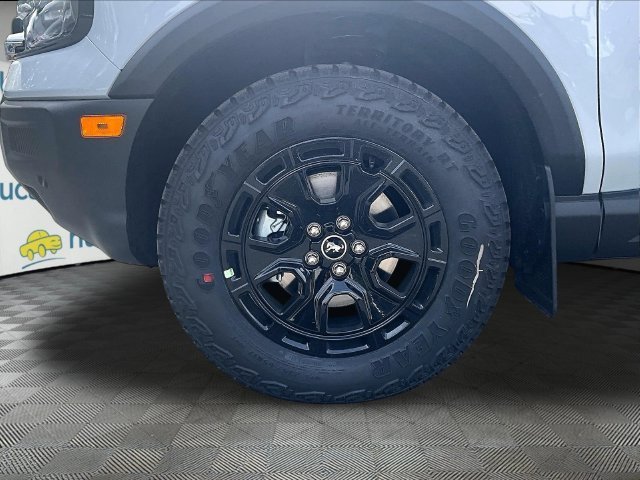 New 2026 Space White Metallic Ford Badlands image 28