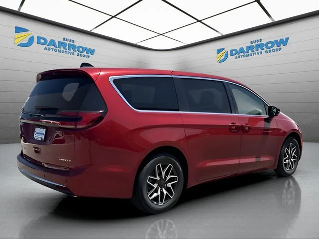 New 2027 Red Hot Pearl-Coat Exterior Paint Chrysler Limited image 5